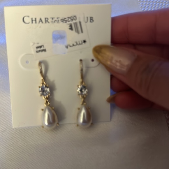 These gold tone droplet earrings with stones - Picture 3 of 5